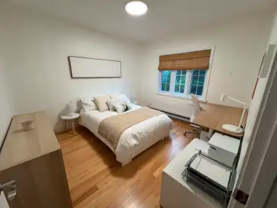 Chambre à louer à St-Lambert pour étudiante - 1er août 2025