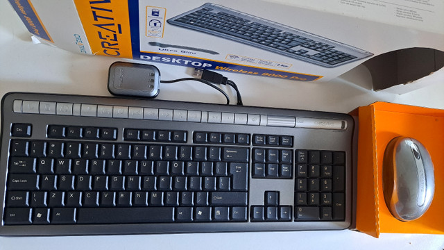 Creative wireless keyboard and mouse set dans Souris, claviers et webcaméras  à Ottawa - Image 3