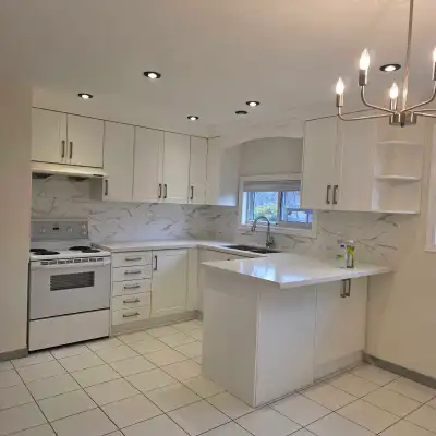 Lightly used kitchen cabinet set in excellent condition—looks almost new. Features a clean white mod...
