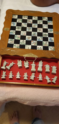 CHESS BOARD WITH WOOD BOX