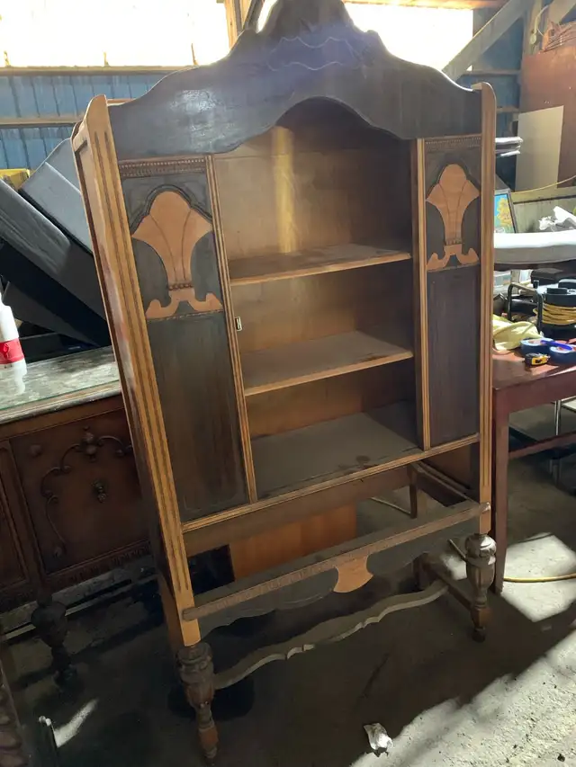 Antique Wood Display Cabinet in Hutches & Display Cabinets in Ottawa - Image 3