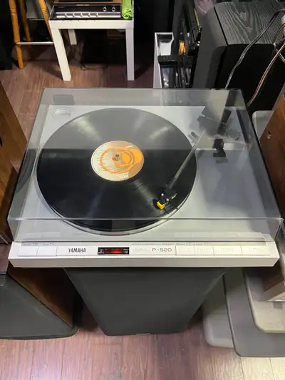 Yamaha P-520 Natural Sound Fully-Automatic Direct-Drive Turntable. Made in Japan. (1984). Excellent...