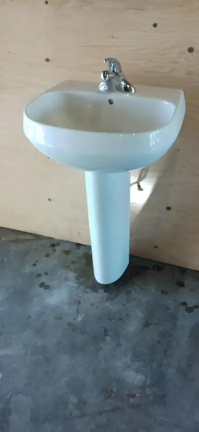 Kohler Pedestal Sink / Tap, View more