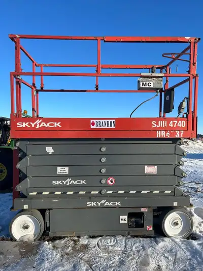 Skyjack SJIII4740 scissor lift Year: 2018 Hours: 378 Max working Height: 45 FT (13.69 Meters) Platfo...