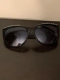 Sunglasses with decorative studs