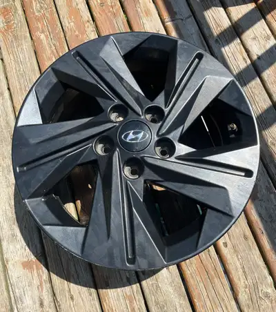One singular OEM 2022 Hyundai Elantra alloy rim. Had 3, this is the last of them • 16” wheel • 5x114...