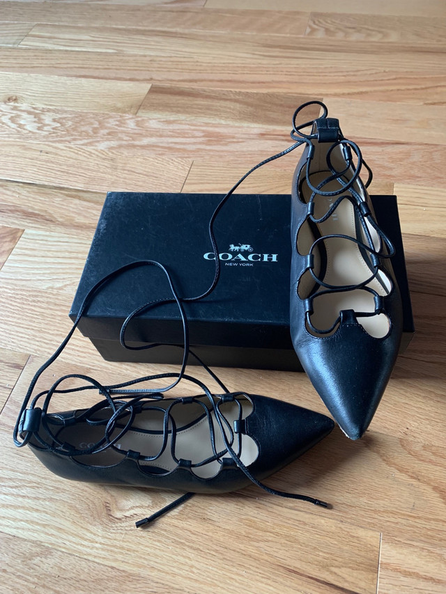 Black Coach ballet flat shoes size 7.5 dans Femmes - Chaussures  à Ville de Montréal