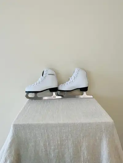 FIGURE SKATES KIDS-USED-WINNWELL COMPANY MADE, View more