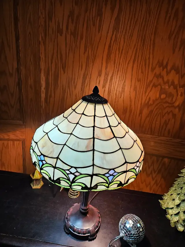 Lampe style Tiffany in Indoor Lighting & Fans in City of Montréal - Image 3