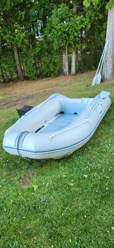 Used in good condition boat inflatable, working with small gas motor or electric, two paddle,foot pu...