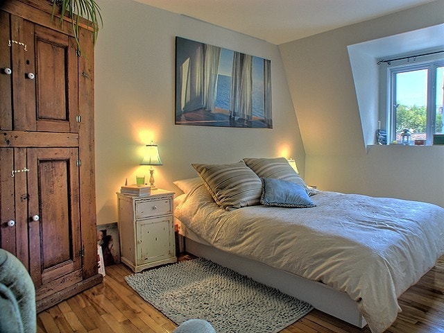 6 1/2 sur deux étages à 2 pas du Plateau, UQAM et Quartier latin — photo 3