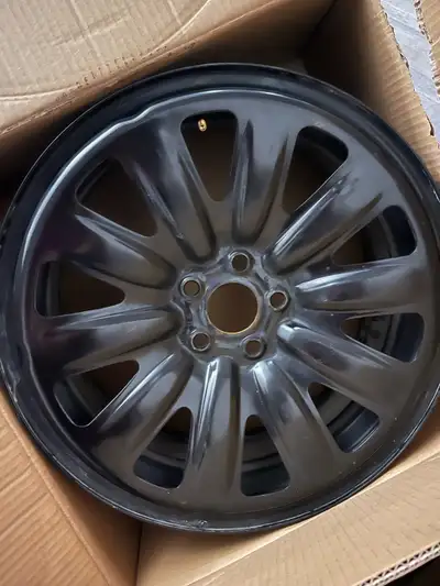 A set of 17 inch（225/60R7）Yokohama rims, used only one winter. Took off from a 2021 Subaru crosstrek...