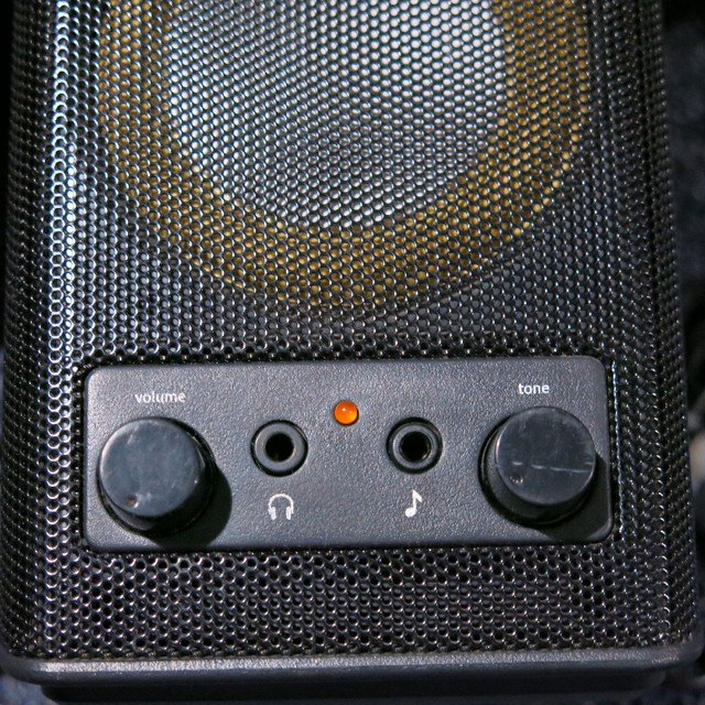 Logitech S-0264A Multimedia Powered Speakers in Speakers, Headsets & Mics in Kitchener / Waterloo - Image 2