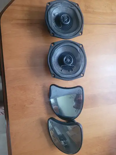 Speakers and mirriors of harleydavidson speakers $40,,, mirriors $40