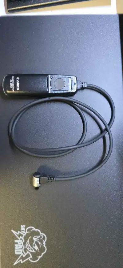 Compatible with EOS-3, 1V HS/1V, 1D, 1Ds, 1D Mark II, 10D, 20D, D30, D60, D2000, 30D, 40D, 50D, 5D,...