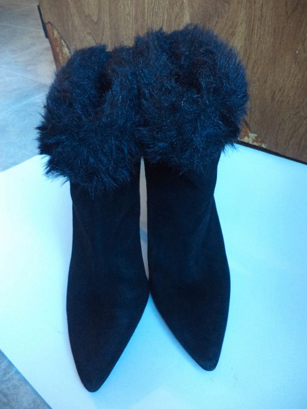 Jessica Simpsons Womens winter boots size 8 in Women's - Shoes in Kawartha Lakes - Image 3