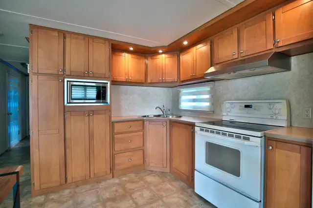 Low-cost mobile home63849108677507122