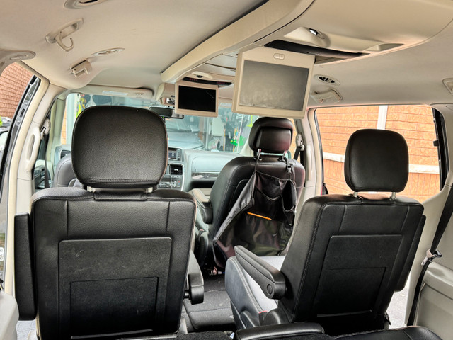 Dodge grand caravan crew 2016 in Cars & Trucks in Oakville / Halton Region - Image 4