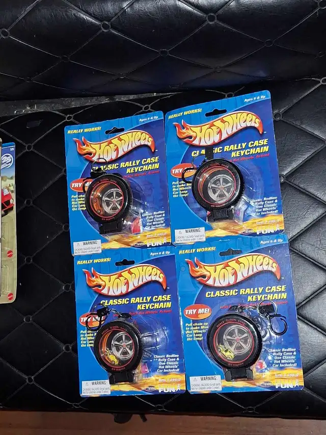 Hot Wheels Classic Rally Case Keychain lot of 4 all variations