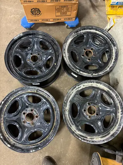 18 inch ford explorer steel rim. Rims were on a 2021 explorer for 2 winter still in good shape $200o...