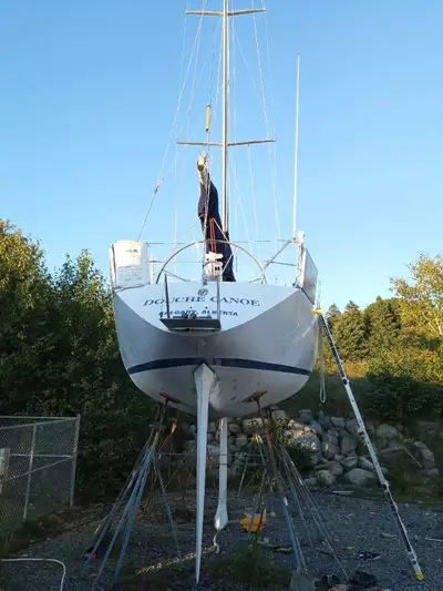 One off aluminum race boat designed by Doug Peterson and built-in New York City by Minnford Yacht Ya...