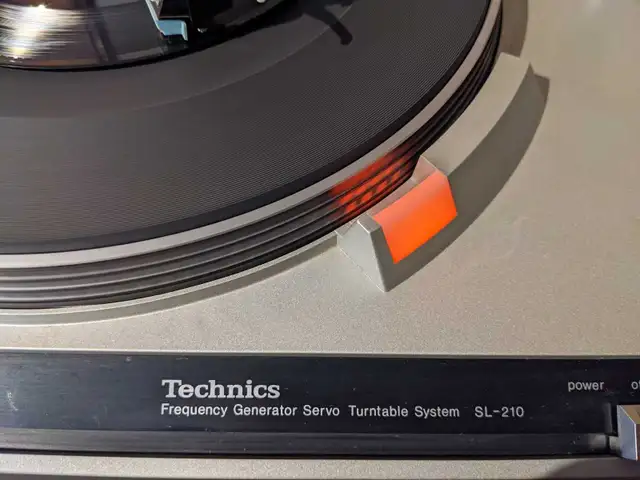 Technics SL-210 Turntable in Stereo Systems & Home Theatre in City of Toronto - Image 5