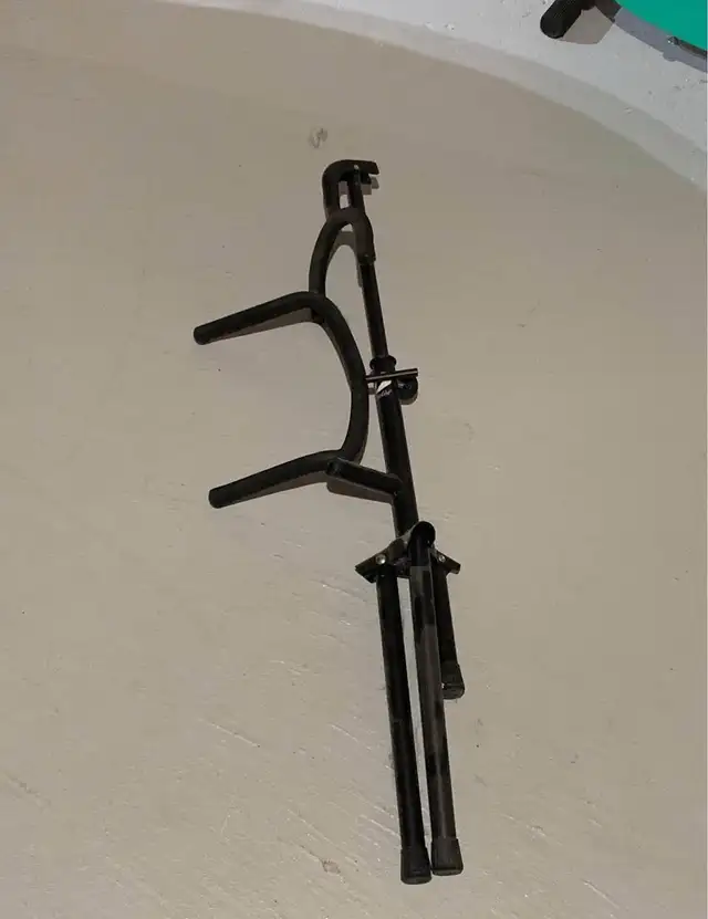 Guitar stands in Guitars in Markham / York Region - Image 5