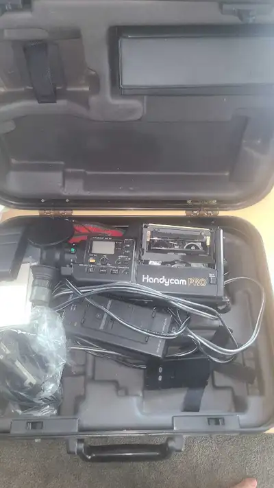 This Sony hi8 Handycam Pro comes with its original case, perfect for collectors or those looking to...