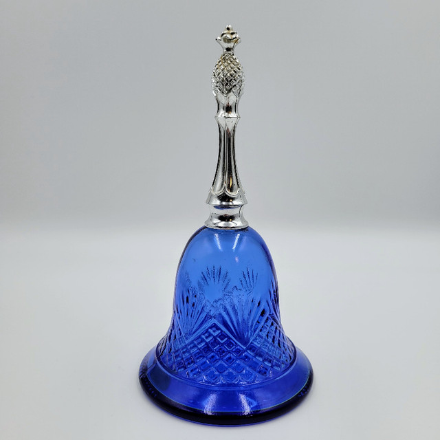 Vintage Avon Bell Glass Perfume Bottle Blue Pineapple Finial Moo in Arts & Collectibles in Strathcona County - Image 2