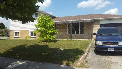 3 Bedroom House for rent, upper level only, recently renovated. 2 parking spaces included- one in ga...