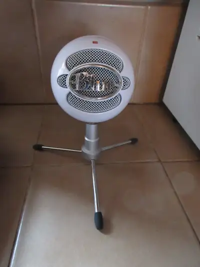 Snowball Microphone., View more