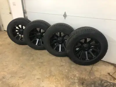 Kumho road venture 35 X12.5 R 20 They are off my 2017 f150. Asking $2200 calls only 5198786691