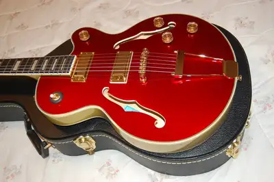 Mint condition, virtually unplayed. Includes hard case. Mini Humbuckers. $949 plus tax @ L&M with no...