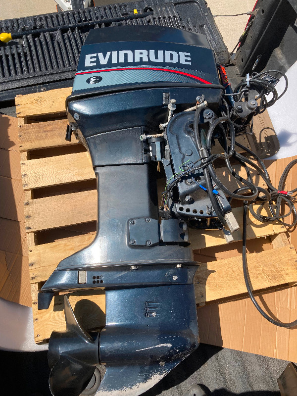 1997 60hp Evinrude Outboard Motor (Tiller) Powerboats & Motorboats