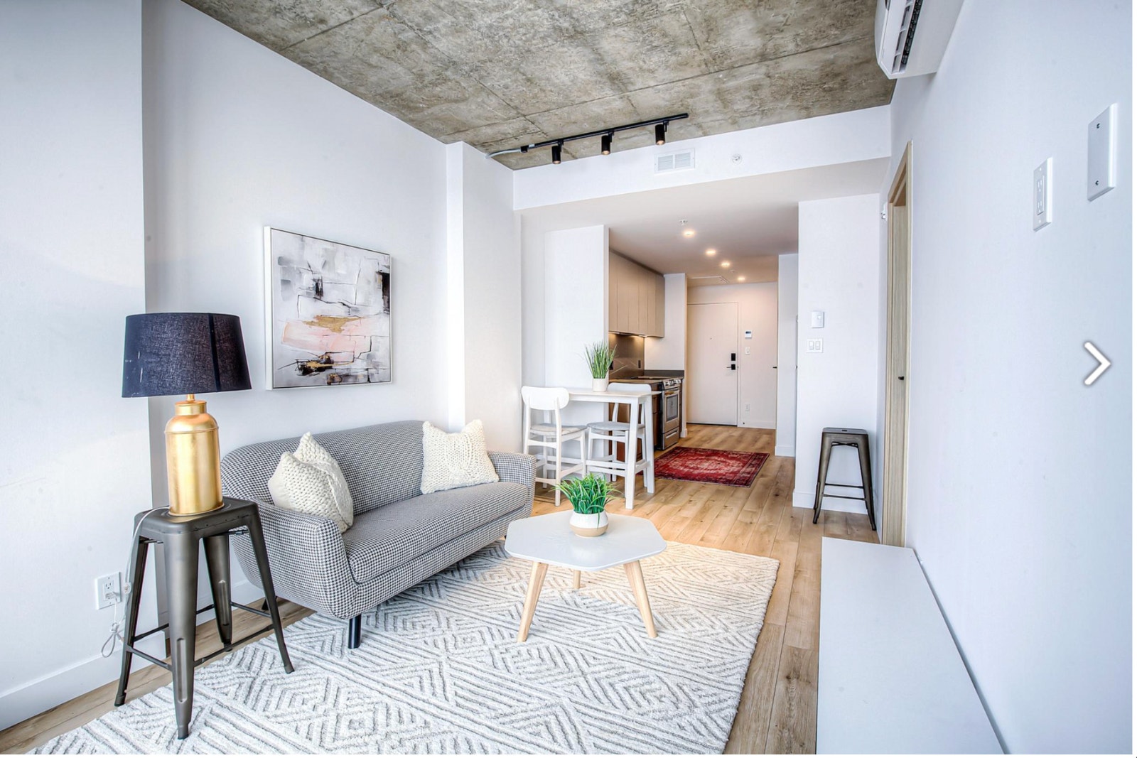 ONE MONTH RENT PAID | OUTREMONT 3 1/2 | Sept 1st | One Bedroom — photo 1