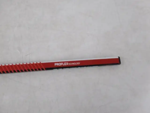 Brand New Winnwell Youth Hockey Stick PS119 Flex 30 - Right Hand in Hockey in London - Image 5