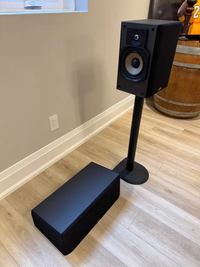 Paradigm Studio 100 V. 2, 2 Floor standing with centre and rear in Speakers in City of Toronto - Image 6