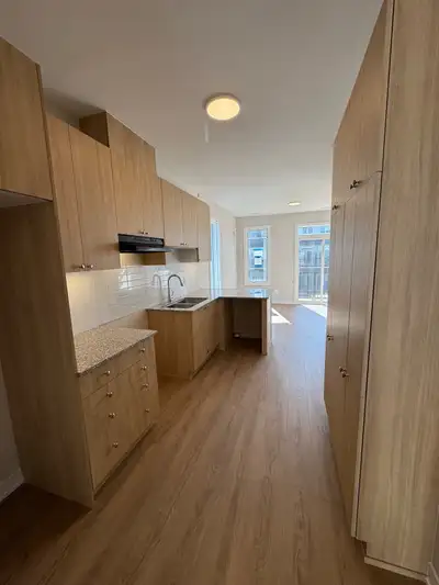 Brand-New 2+1 bedroom Townhome for Rent: $2250 Prime Orleans Village Location * 3 minutes to Food Ba...