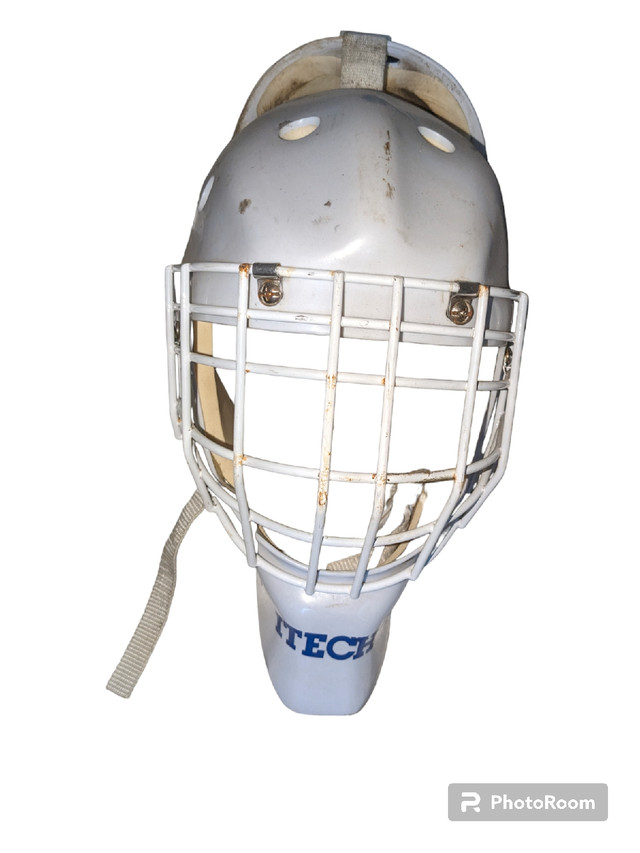 I deliver, Itech hockey goalie helmet in Hobbies & Crafts in St. Albert - Image 2