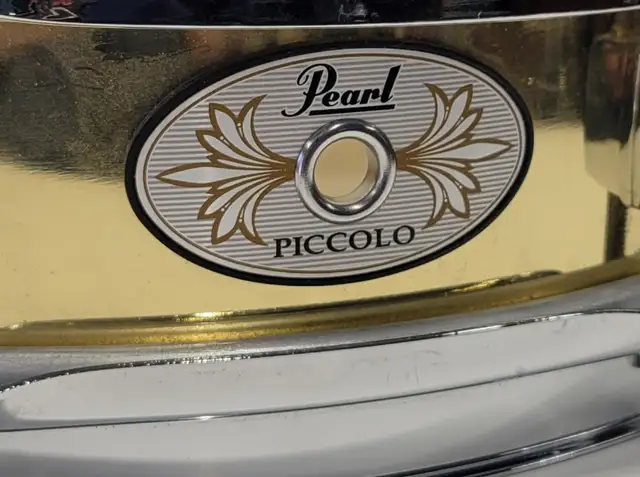 Pearl 13x3 Brass Effect Piccolo Snare Drum in Drums & Percussion in Windsor Region - Image 3