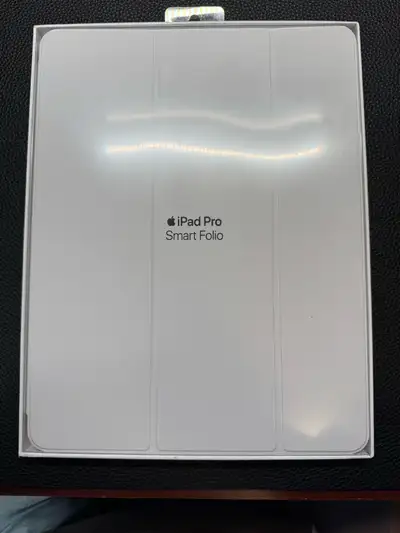 Offering up for sale 12.9 inch Series 3rd generation in White. Local sale only will not ship, cash o...