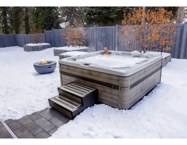 Hot Tub Floor Model Blowout! in Hot Tubs & Pools in Guelph - Image 4