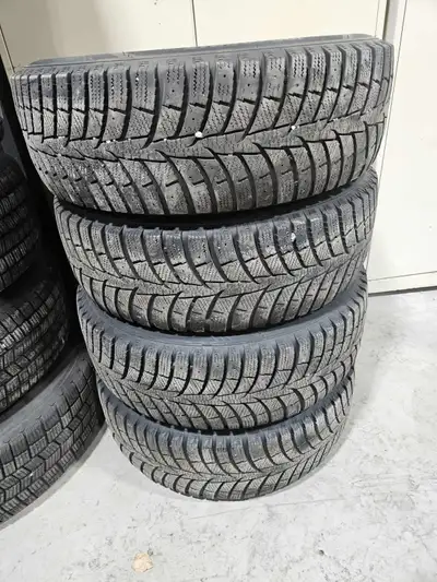 On a un gros lot de tires d'hiver de toute les grandeur telephoner nous et on va trouver se quil vou...