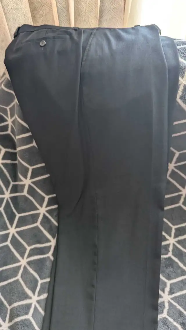 2 VanHeusen mens pants size 38 in Men's in Edmonton - Image 5