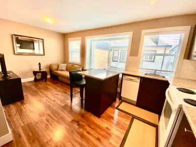 Furnished 1 Bed, 1 Bath Coach House, Including Private Parking.