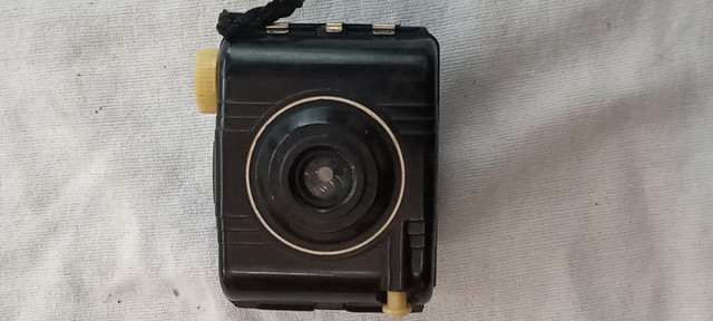 I deliver! Old Antique Vintage Camera in Arts & Collectibles in St. Albert - Image 2