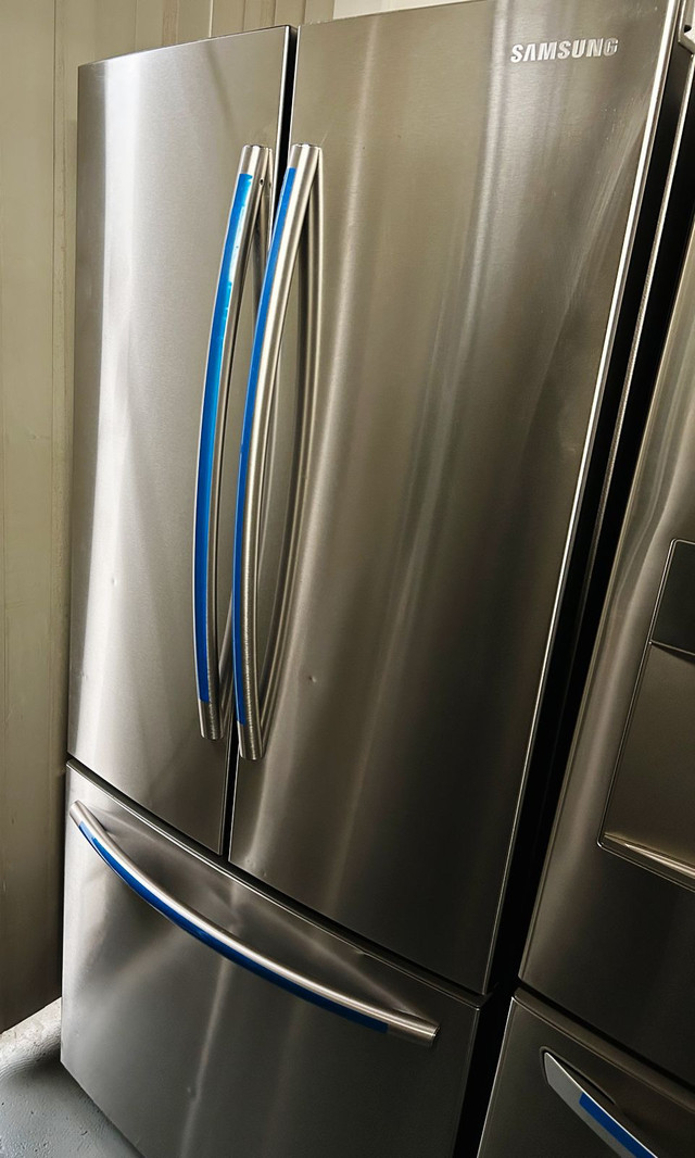 Used Fridge French door 33” brand Samsung in Refrigerators in City of Toronto
