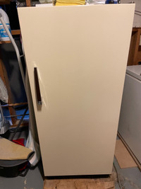 Broken fridge for parts