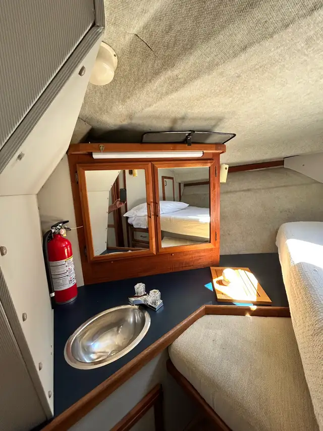 1986 Carver Voyager 2827 in Powerboats & Motorboats in Saint John - Image 8