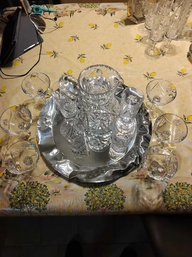Crystal Glasses and Trey in Arts & Collectibles in City of Montréal - Image 2